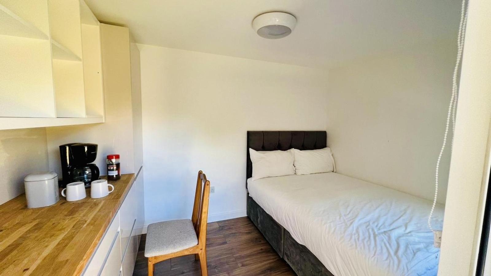 Casa de férias Wood Budget - Next To Mall & Metro Station - 10 Min To Center