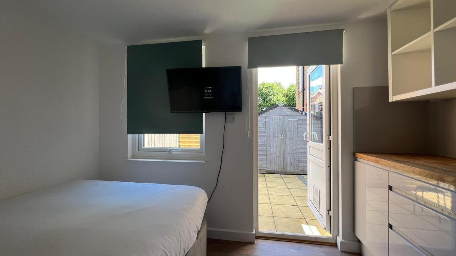 Casa de férias Wood Budget - Next To Mall & Metro Station - 10 Min To Center *