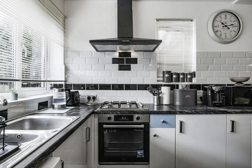 4 Bed Flat Sleeps Up To 9 Close To Brixton Londen