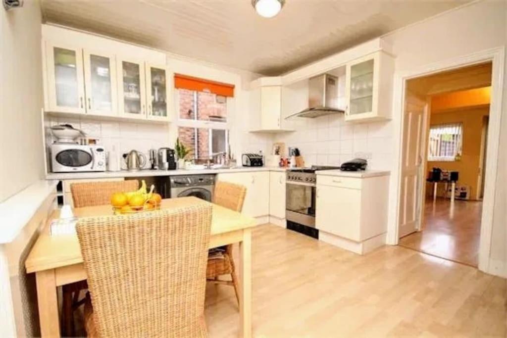 Ground Floor 3 Bedroom Flat Appartement Londres
