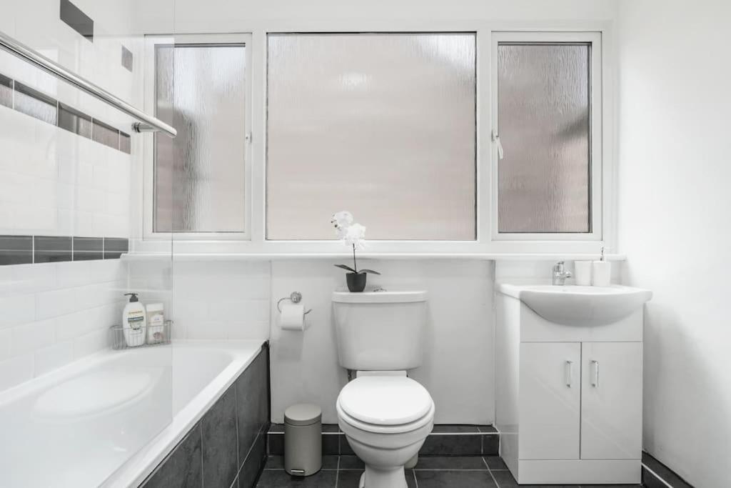 4 Bed Flat Sleeps Up To 9 Close To Brixton Londen
