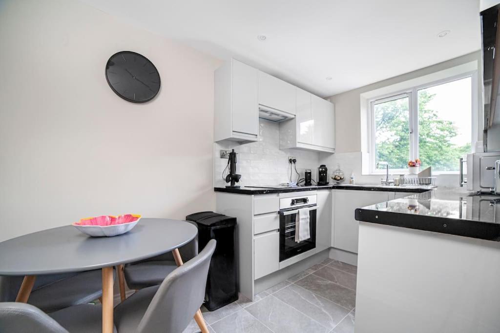 Apartamento Elegant Retreat 1-bed Near Londres