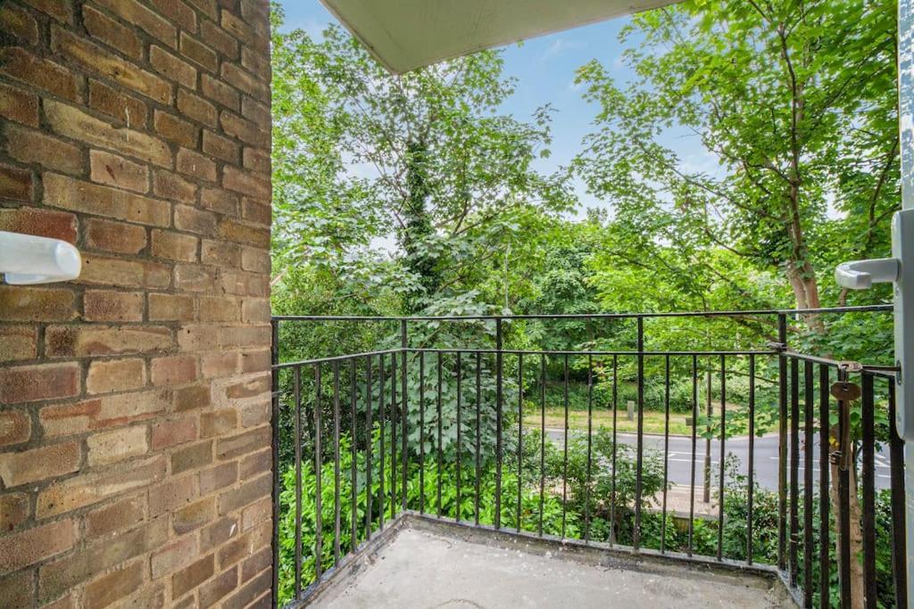 Elegant Retreat 1-bed Near Apartamento