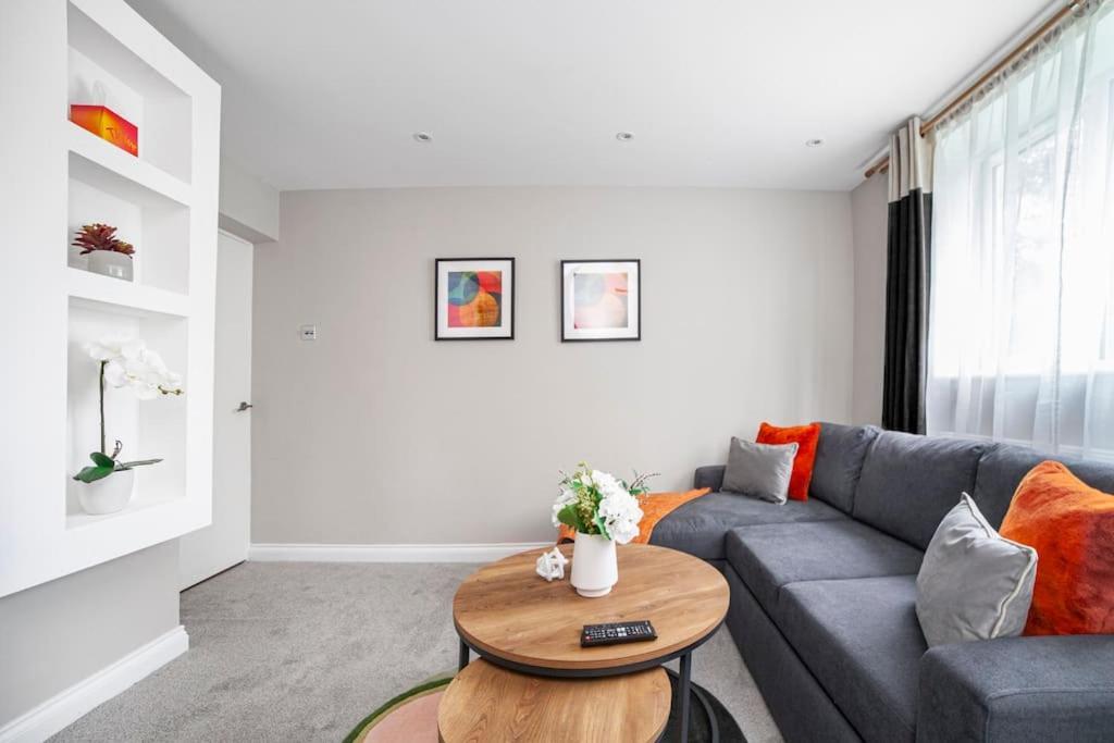Apartamento Elegant Retreat 1-bed Near *