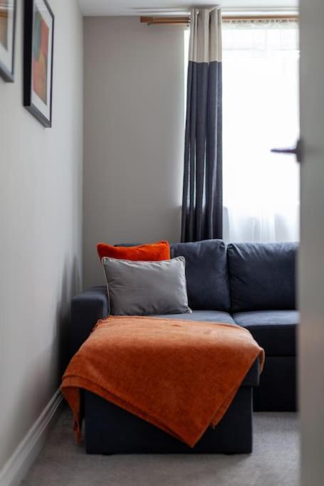 Elegant Retreat 1-bed Near Apartamento *