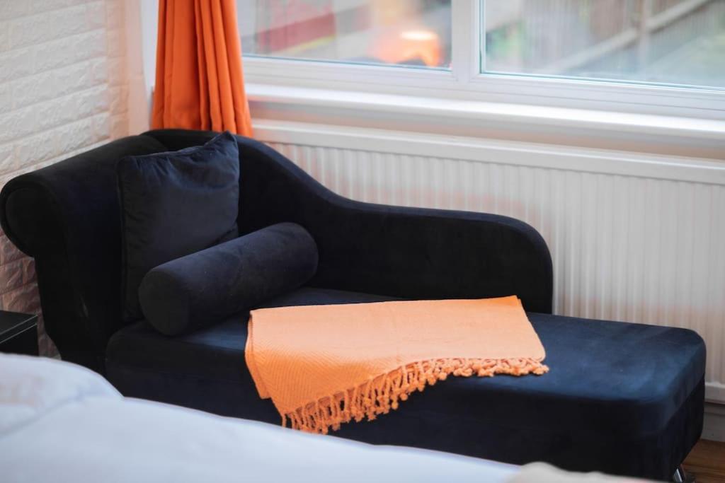 Cozy In Apartment *