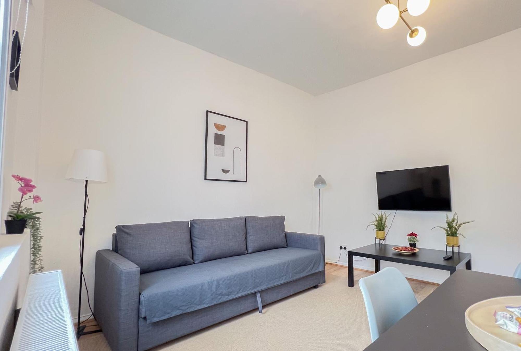 Pleasant 1 Bedroom Camden -on 1st Floor *