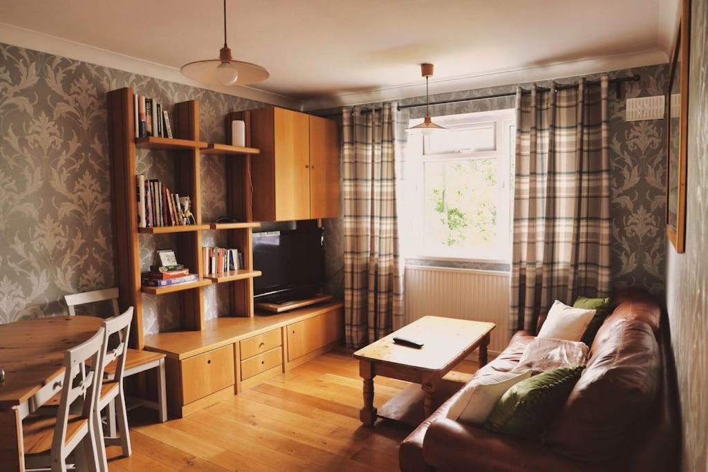 Cosy Wimbledon With 2 Bedrooms Apartment *