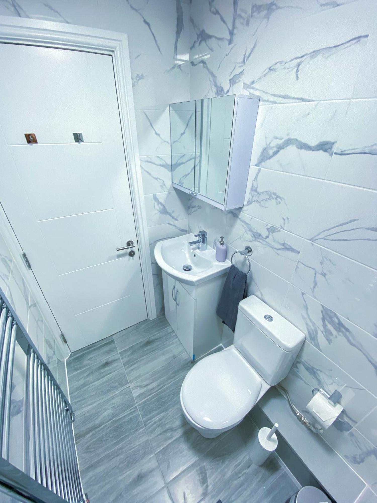Spacious 2-bedroom Flat In - F3 Apartamento *