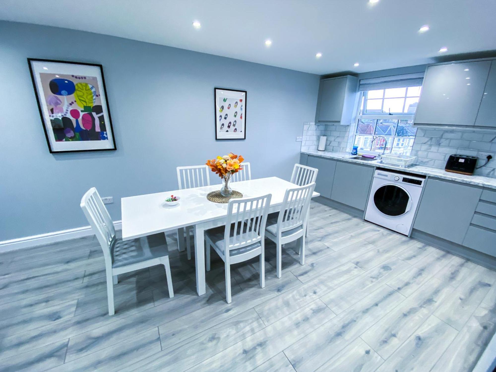 Spacious 2-bedroom Flat In - F3 Apartamento Londres