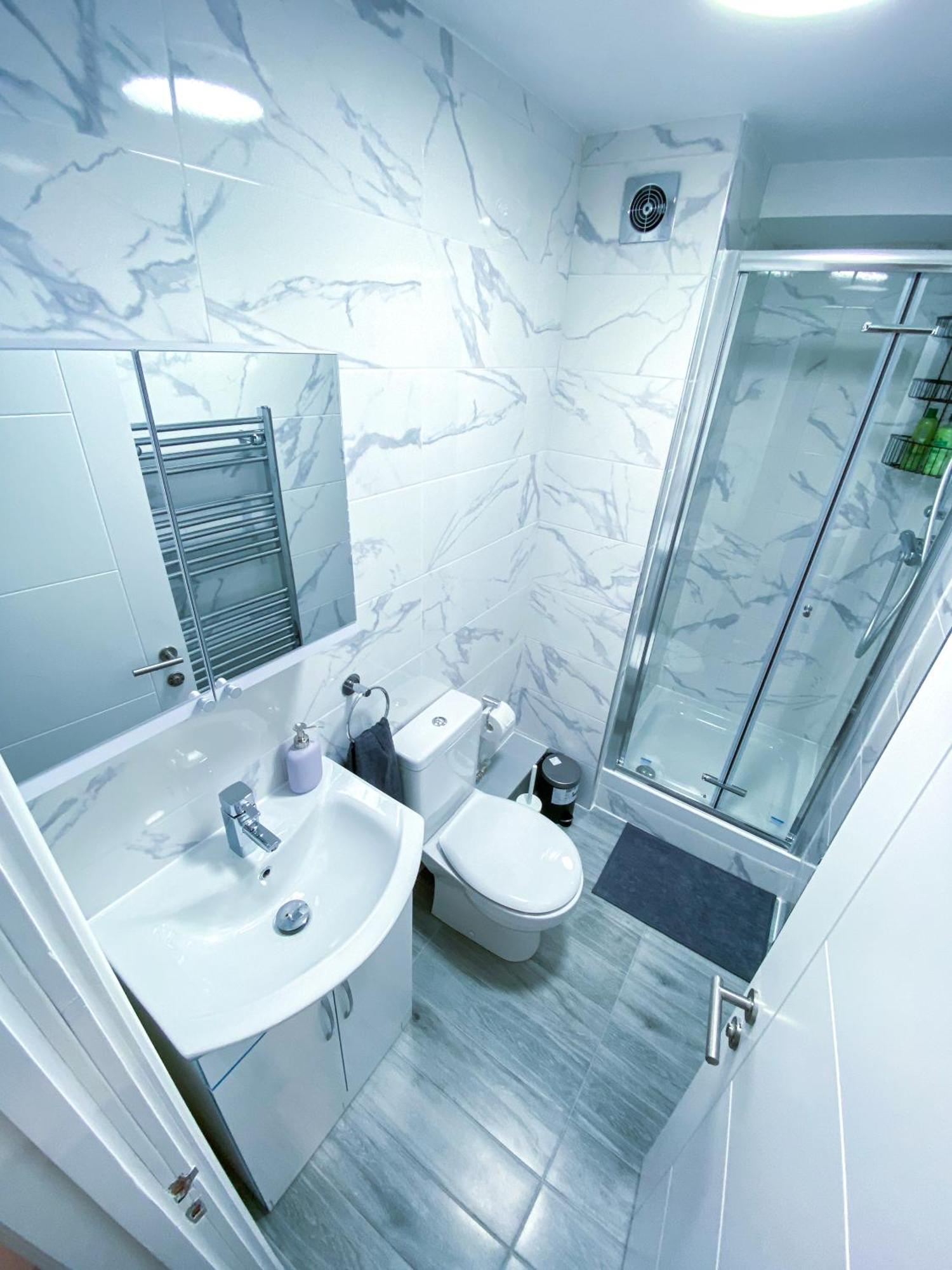 Apartamento Spacious 2-bedroom Flat In - F3 *