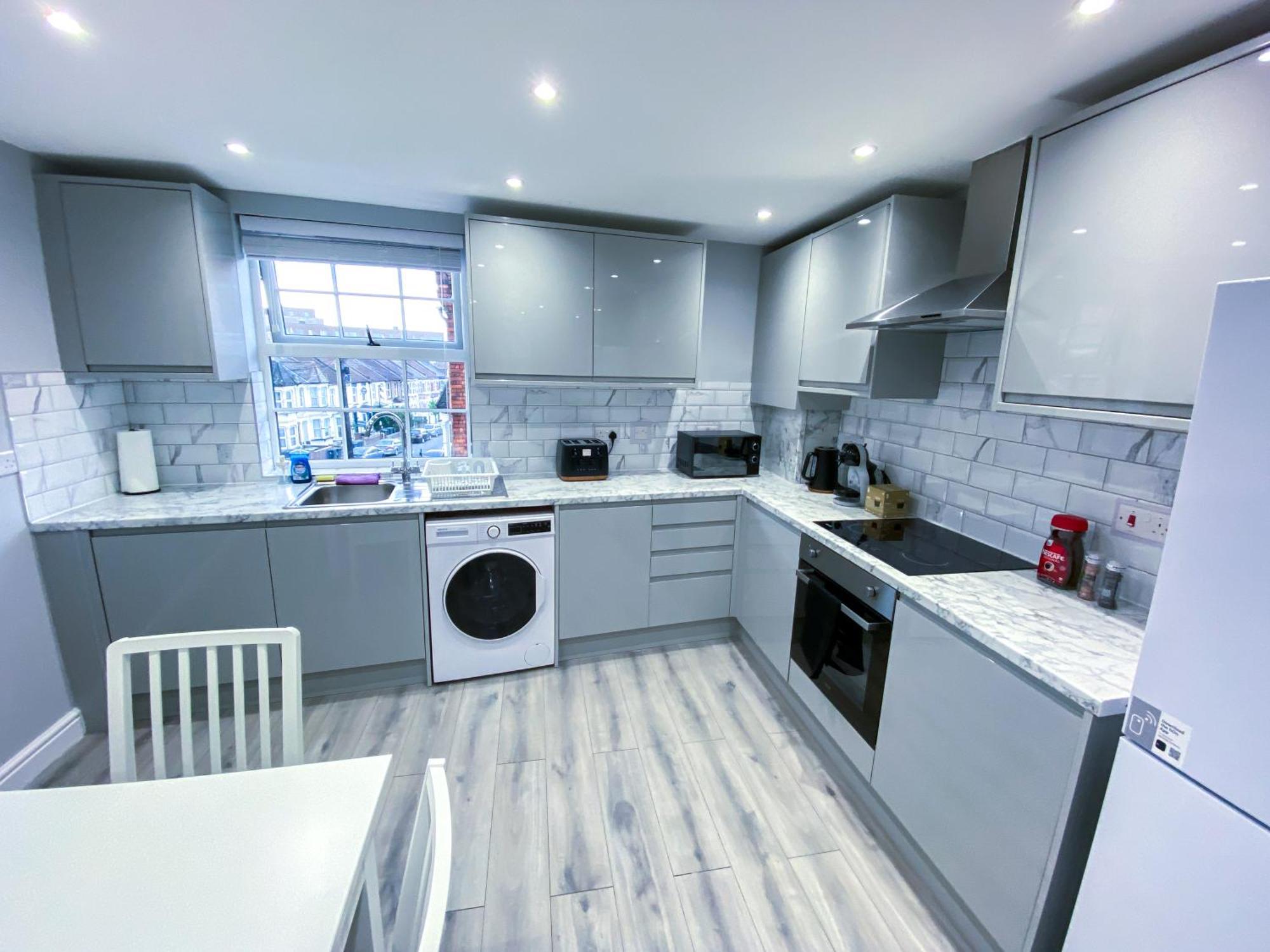 Apartamento Spacious 2-bedroom Flat In - F3 *