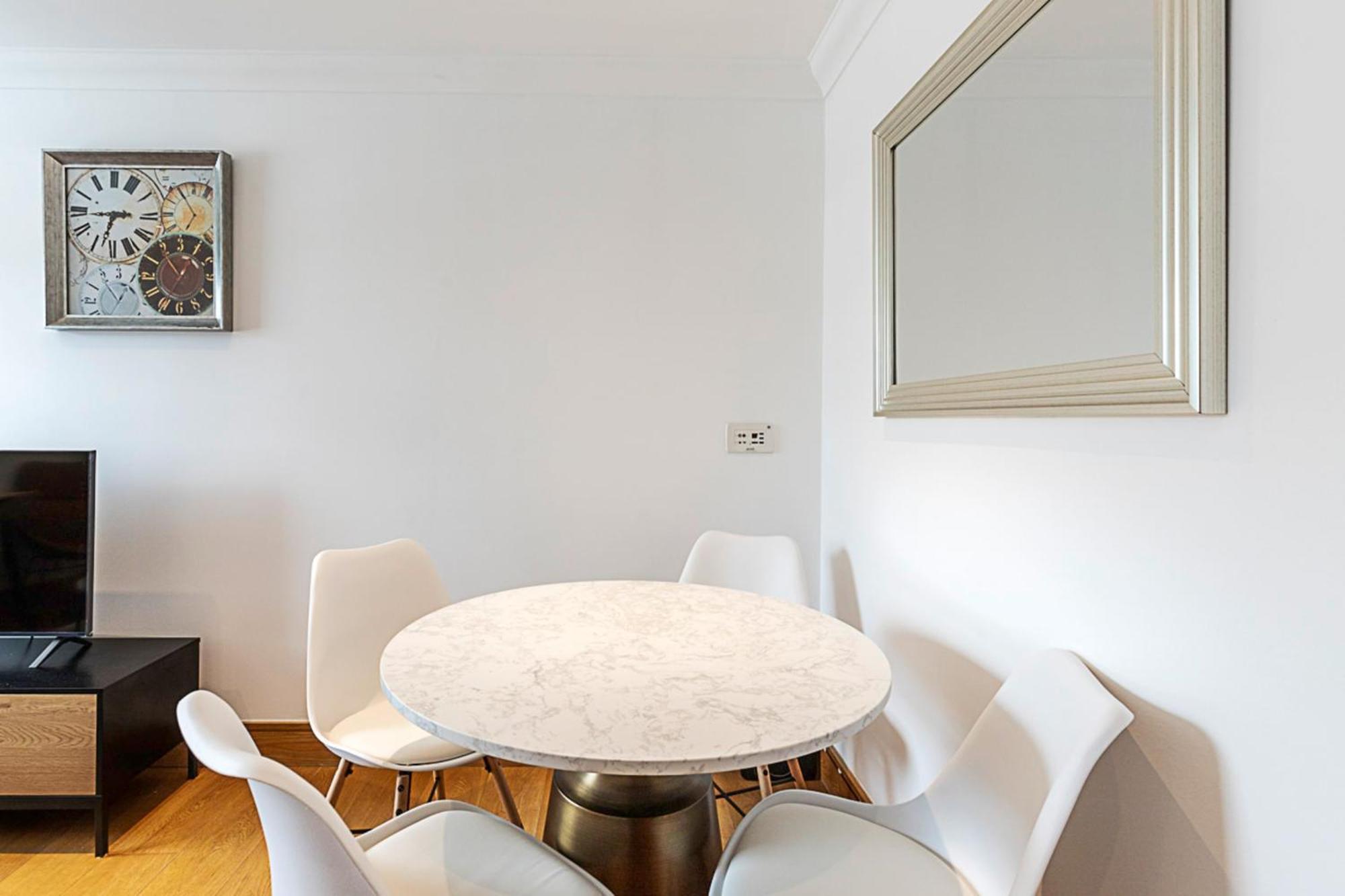 Elegant And Cosy Family In Marylebone Appartement
