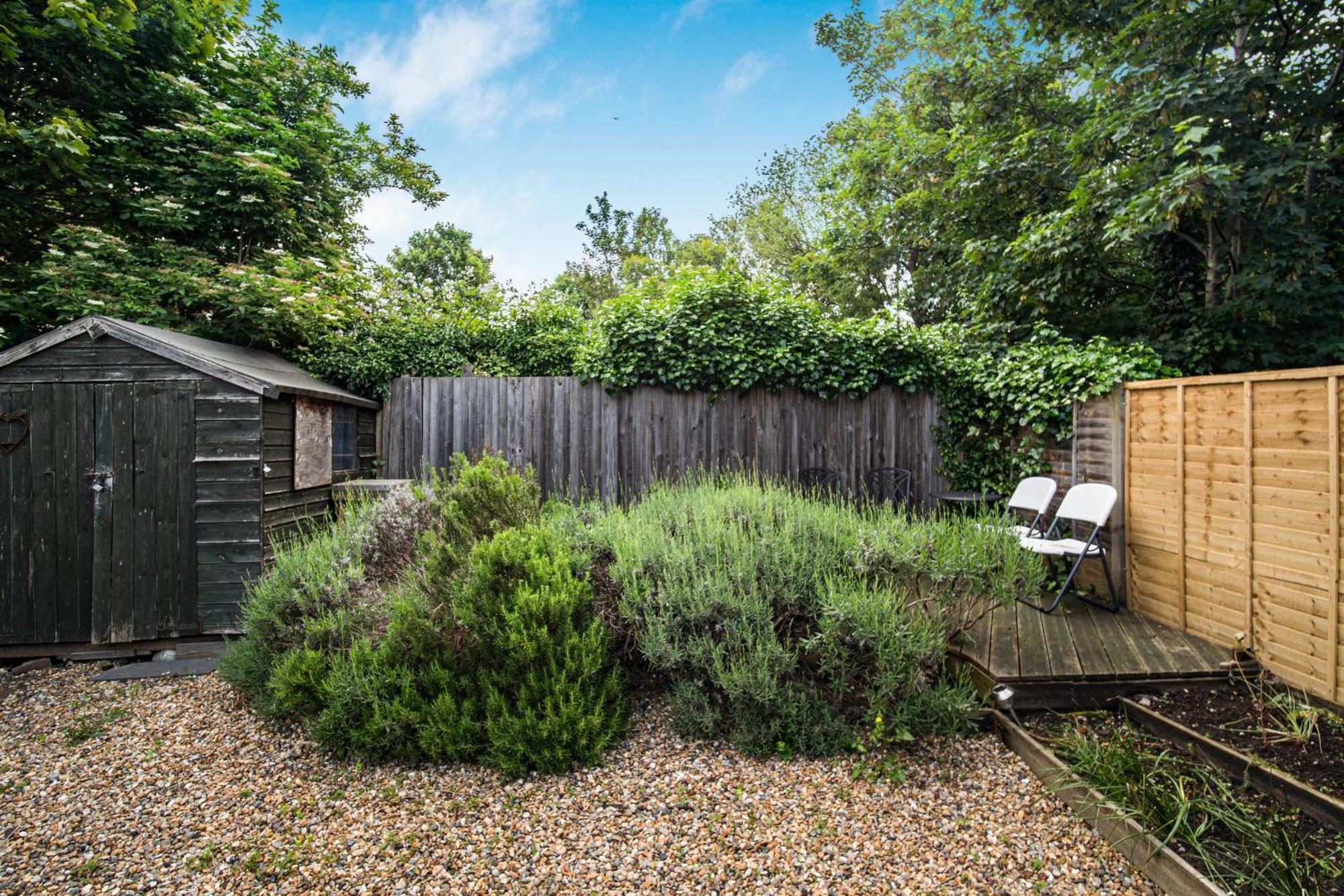 Pass The Keys Private Garden By Tulse Hill Station Londres