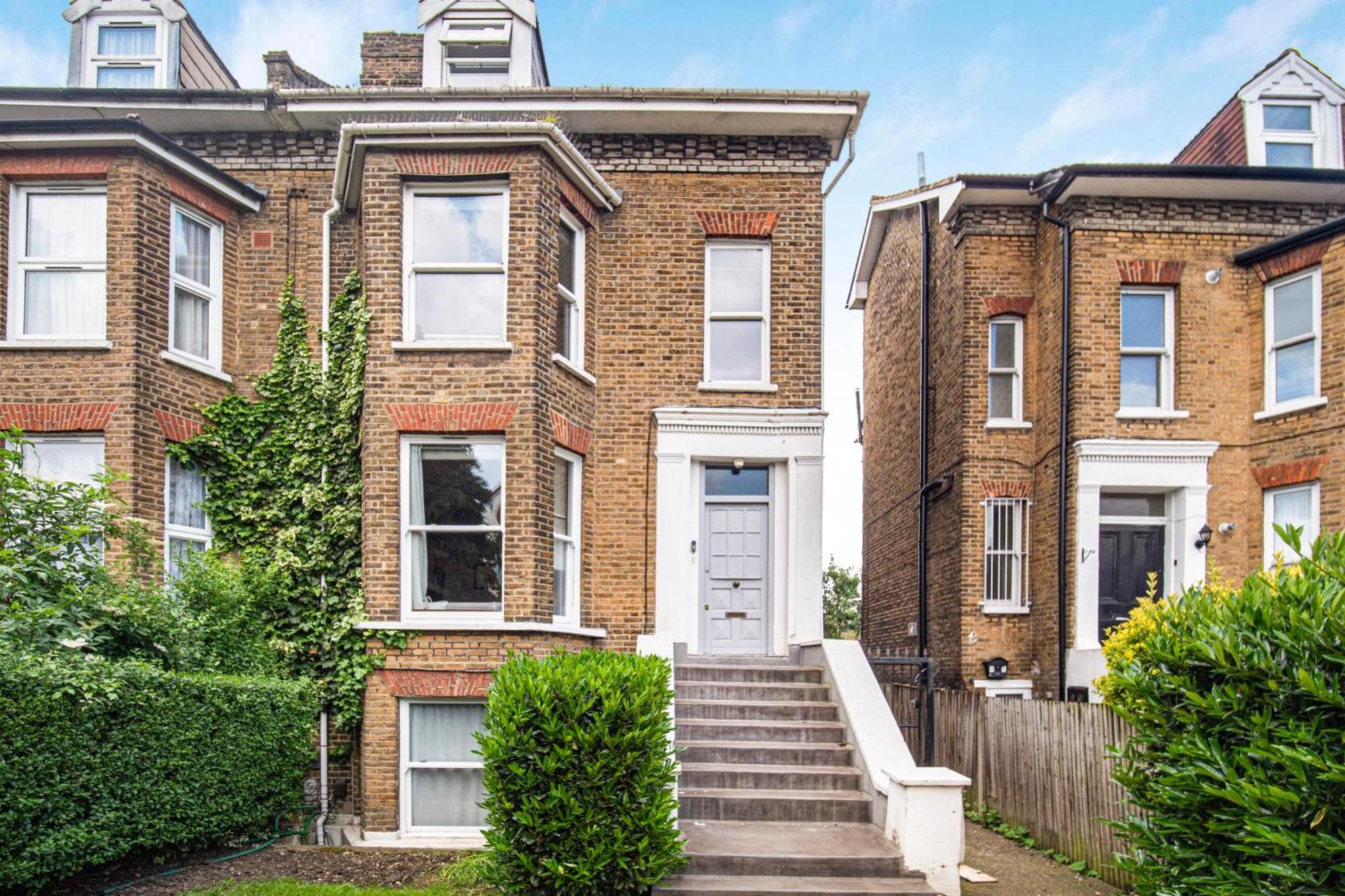 Pass The Keys Private Garden By Tulse Hill Station *