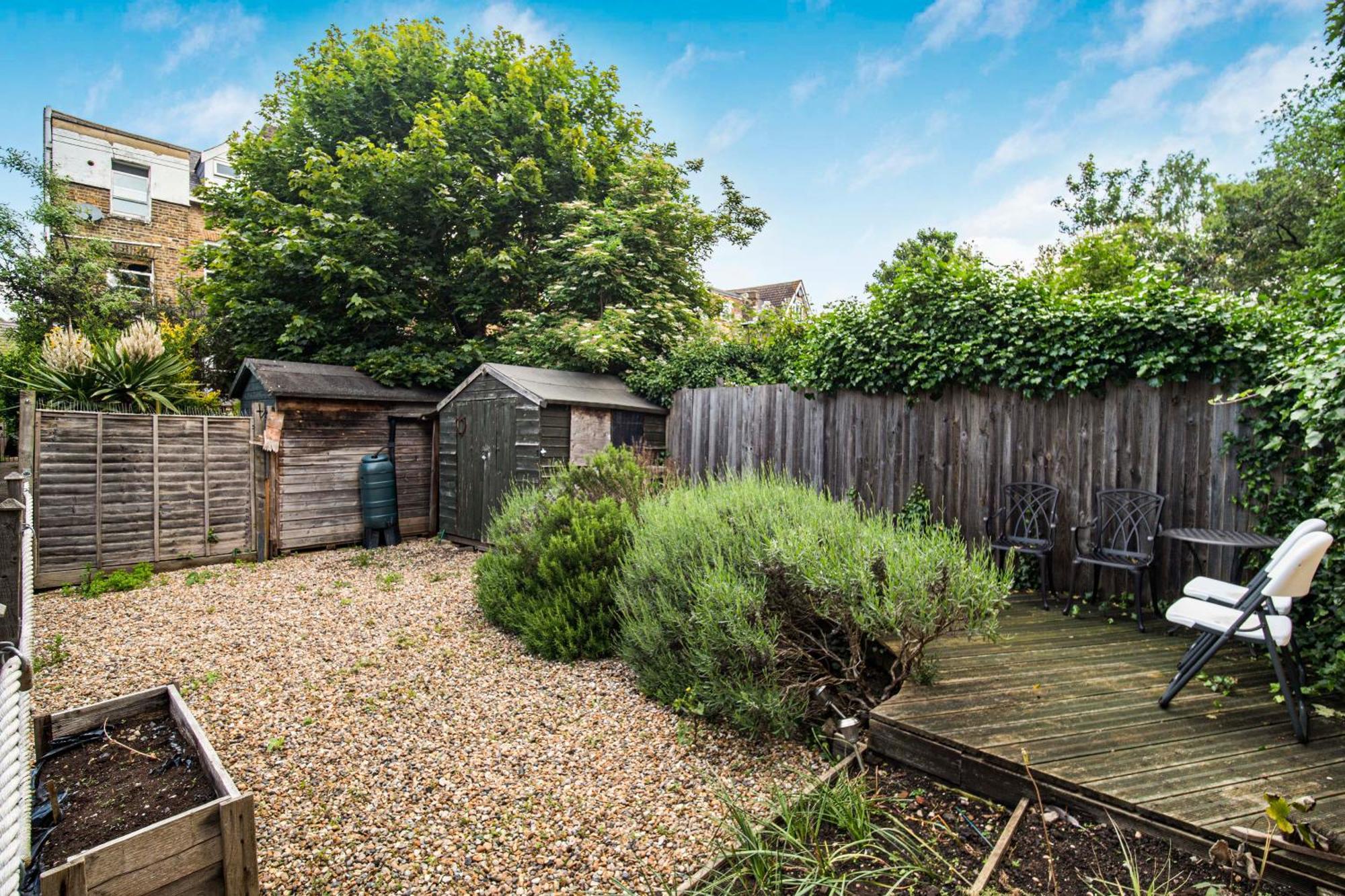 Pass The Keys Private Garden By Tulse Hill Station Londres