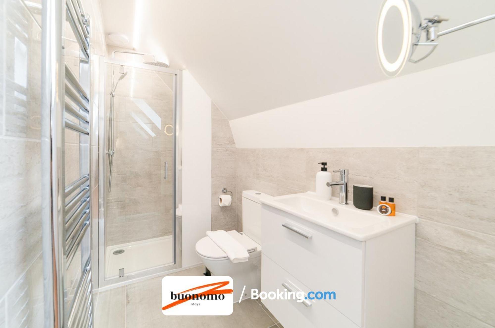 Two Bedroom At Buonomo Short Lets & Serviced Apartamento