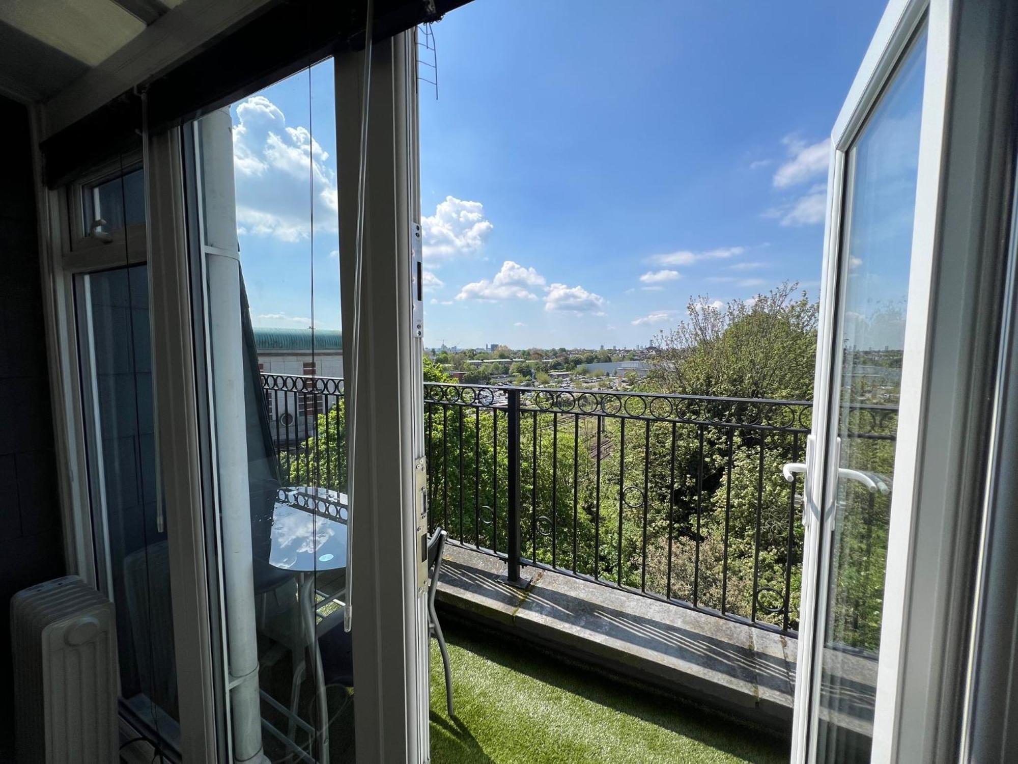Comfy 2 Bedroom - Finchley Road, *