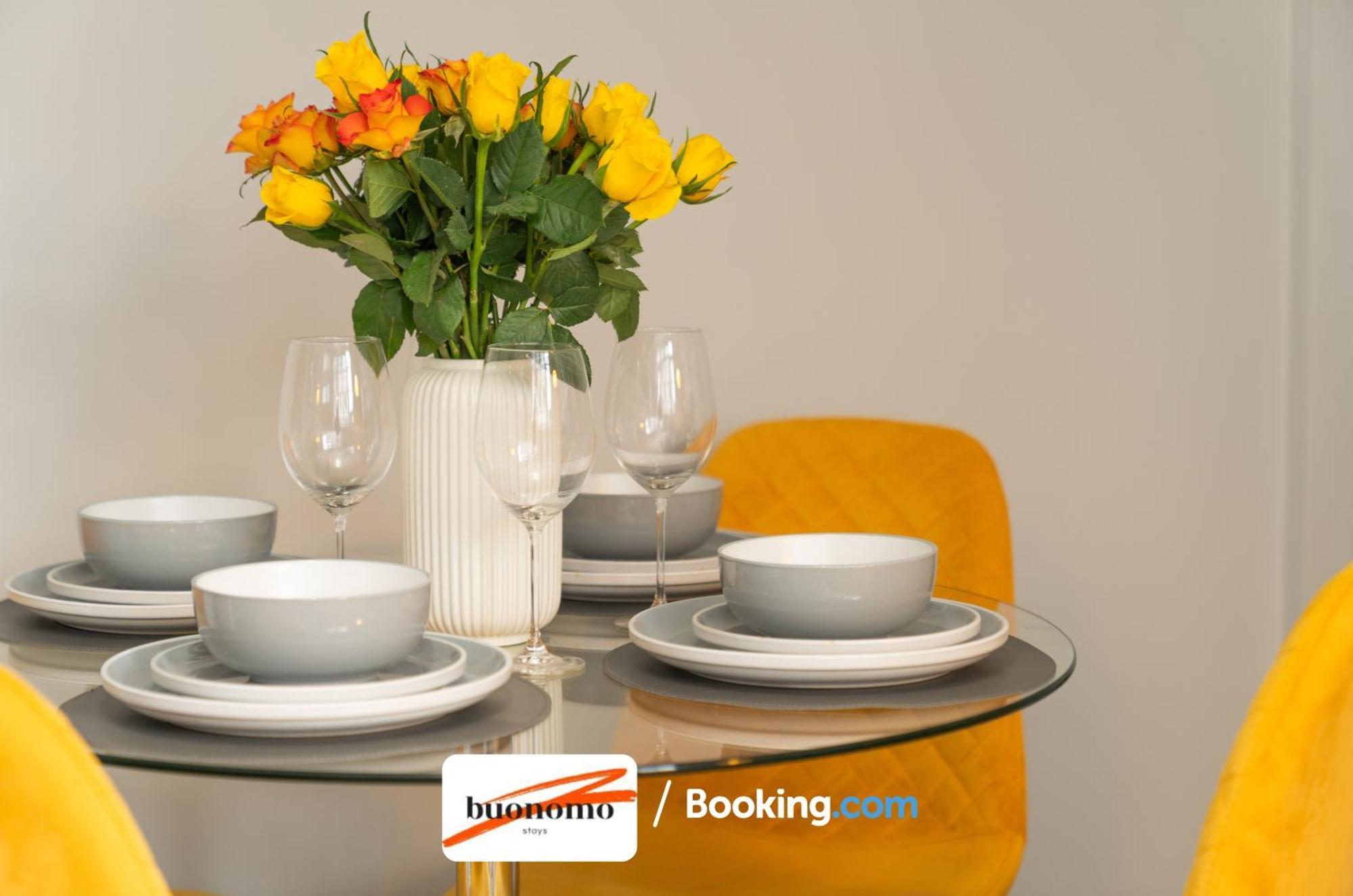 Two Bedroom By Buonomo Short Lets & Serviced With Balcony * Londres