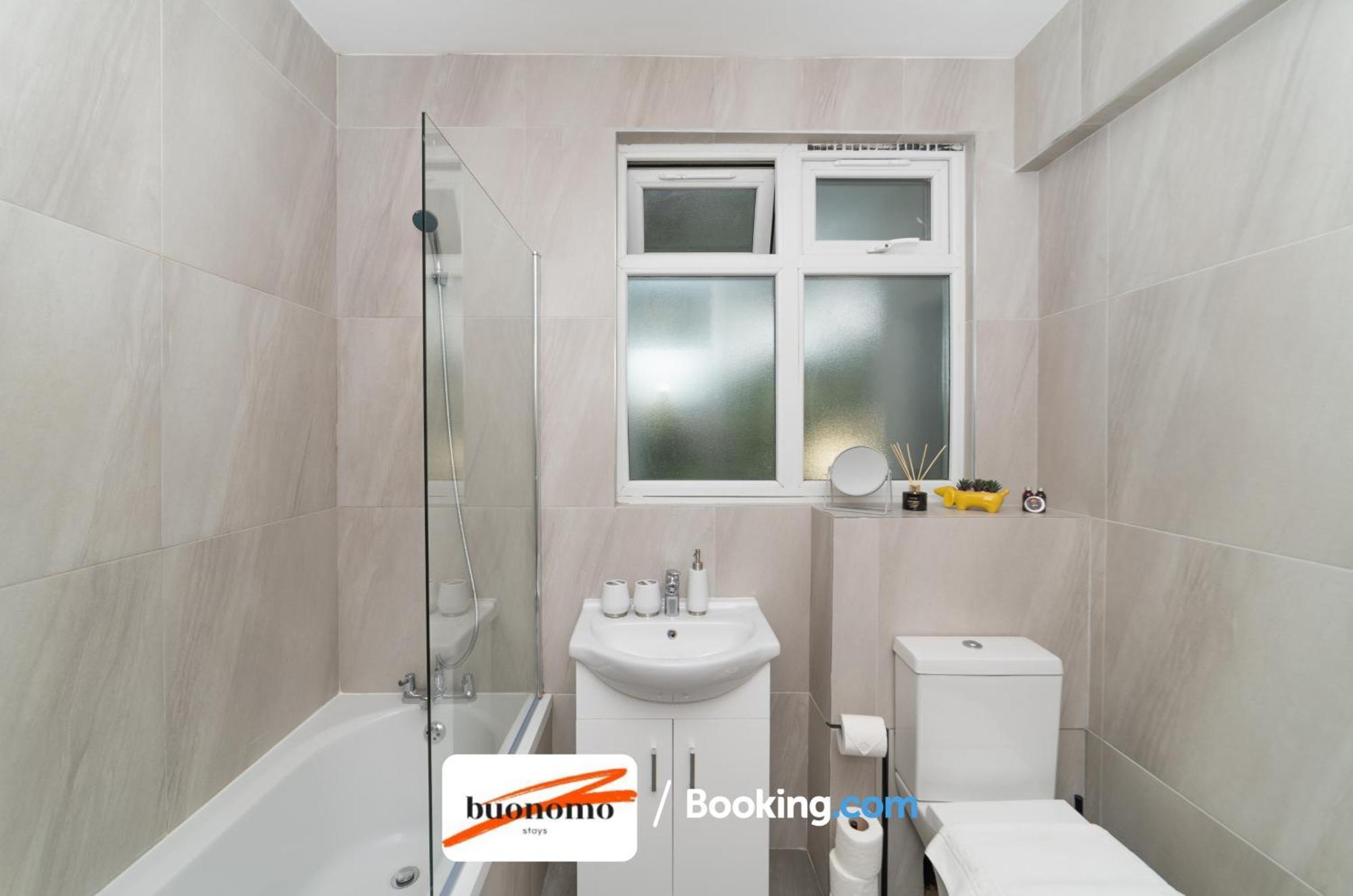 Apartamento Two Bedroom By Buonomo Short Lets & Serviced With Balcony *