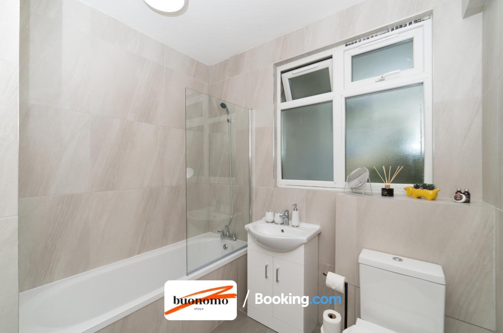 Two Bedroom By Buonomo Short Lets & Serviced With Balcony Apartamento Londres