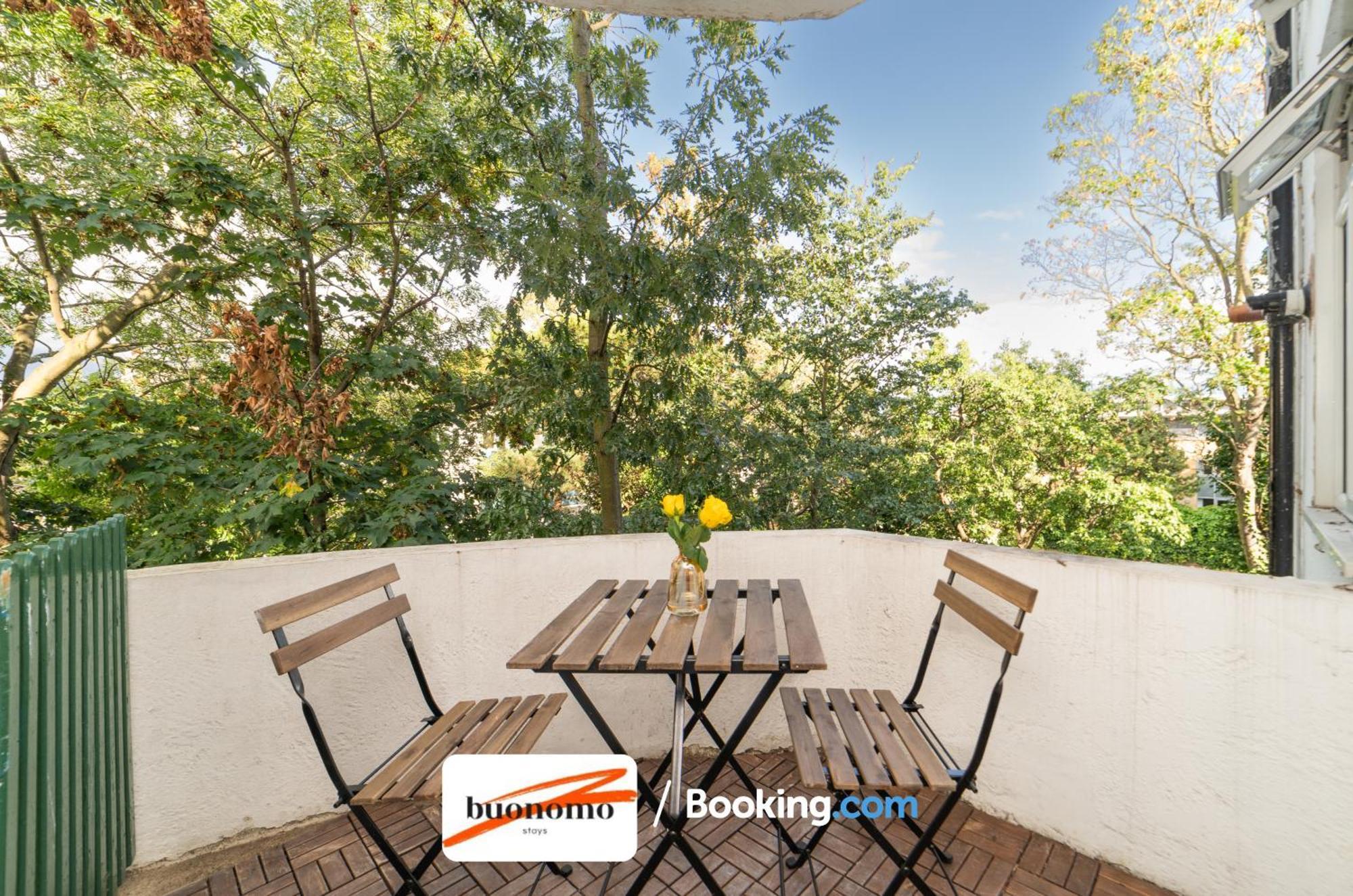 Two Bedroom By Buonomo Short Lets & Serviced With Balcony Londres