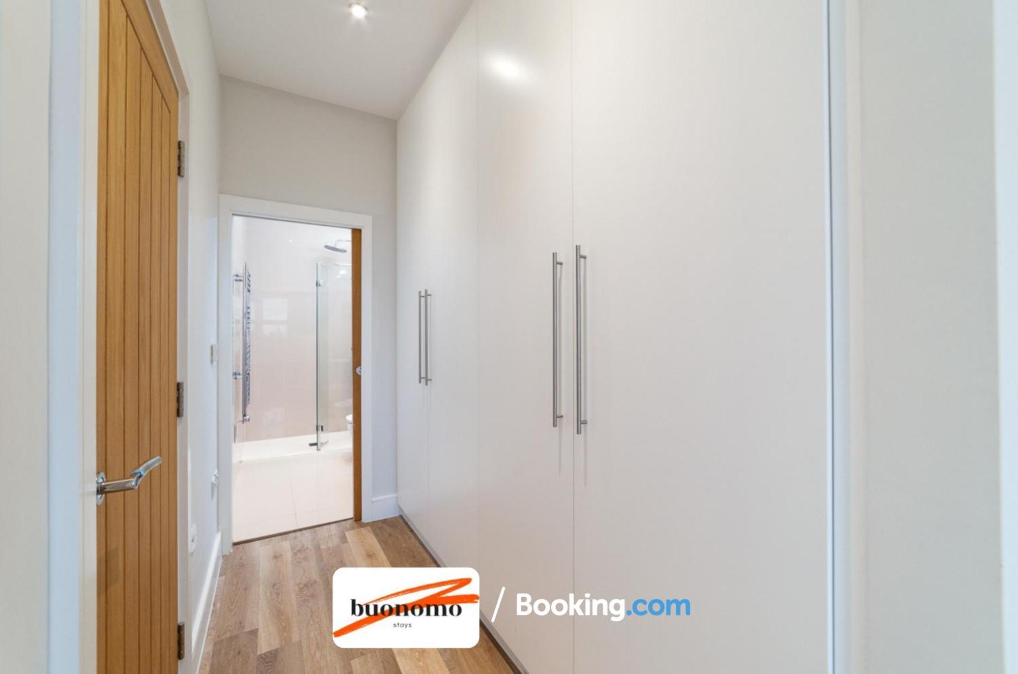 Two Bedroom At Buonomo Short Lets & Serviced Close To Wimbledon Tennis Courts * London
