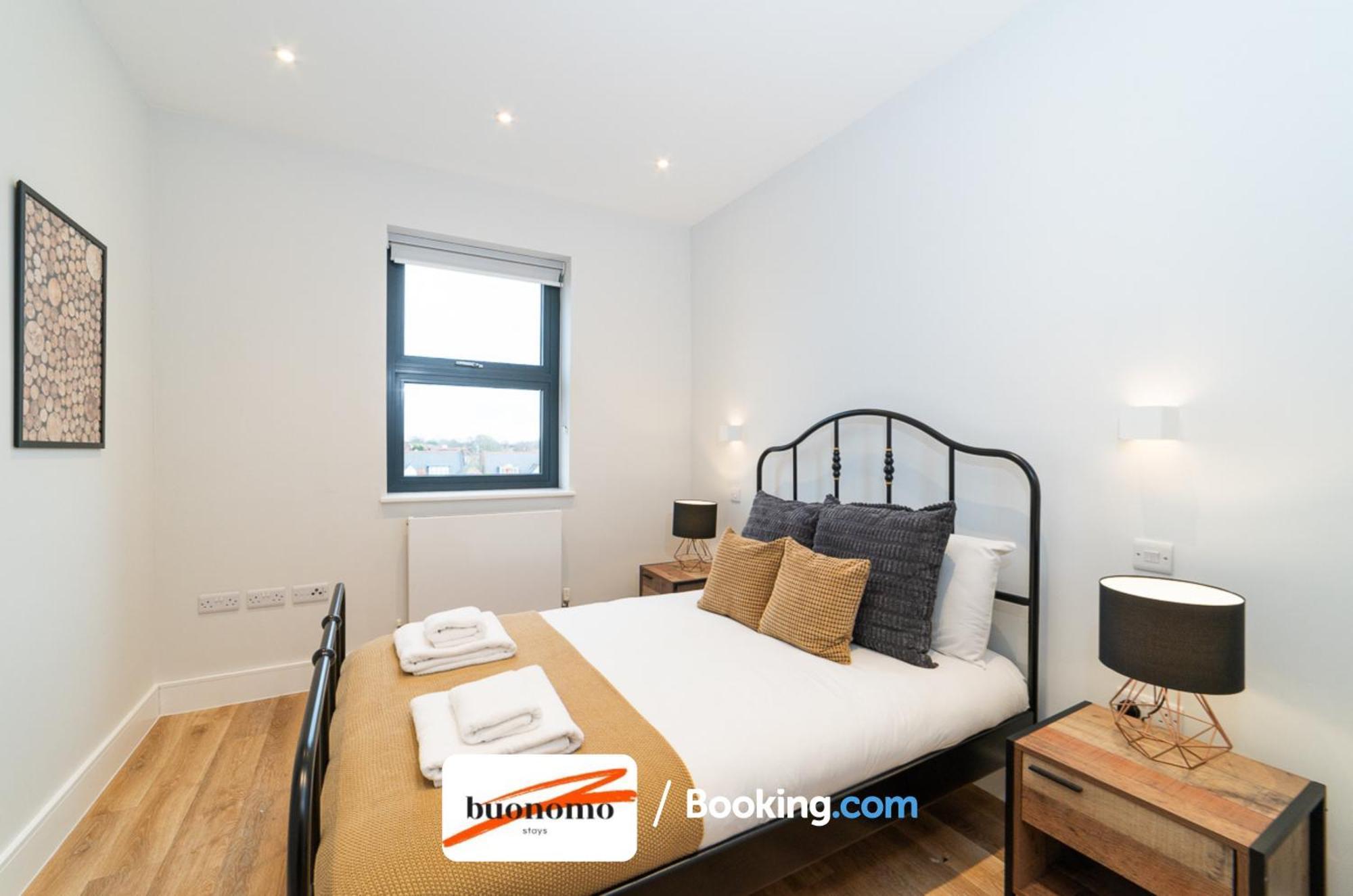 Two Bedroom At Buonomo Short Lets & Serviced Close To Wimbledon Tennis Courts