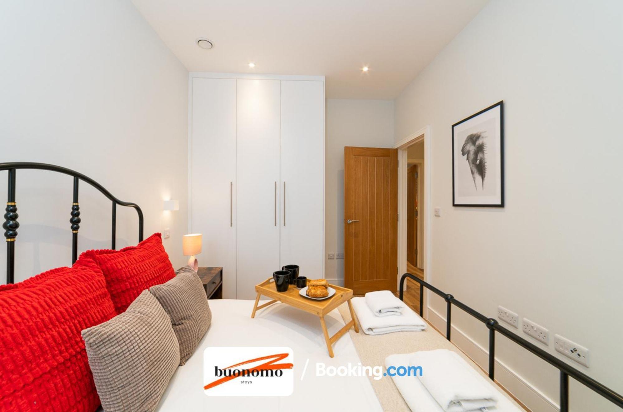 Two Bedroom At Buonomo Short Lets & Serviced Close To Wimbledon Tennis Courts Apartment *