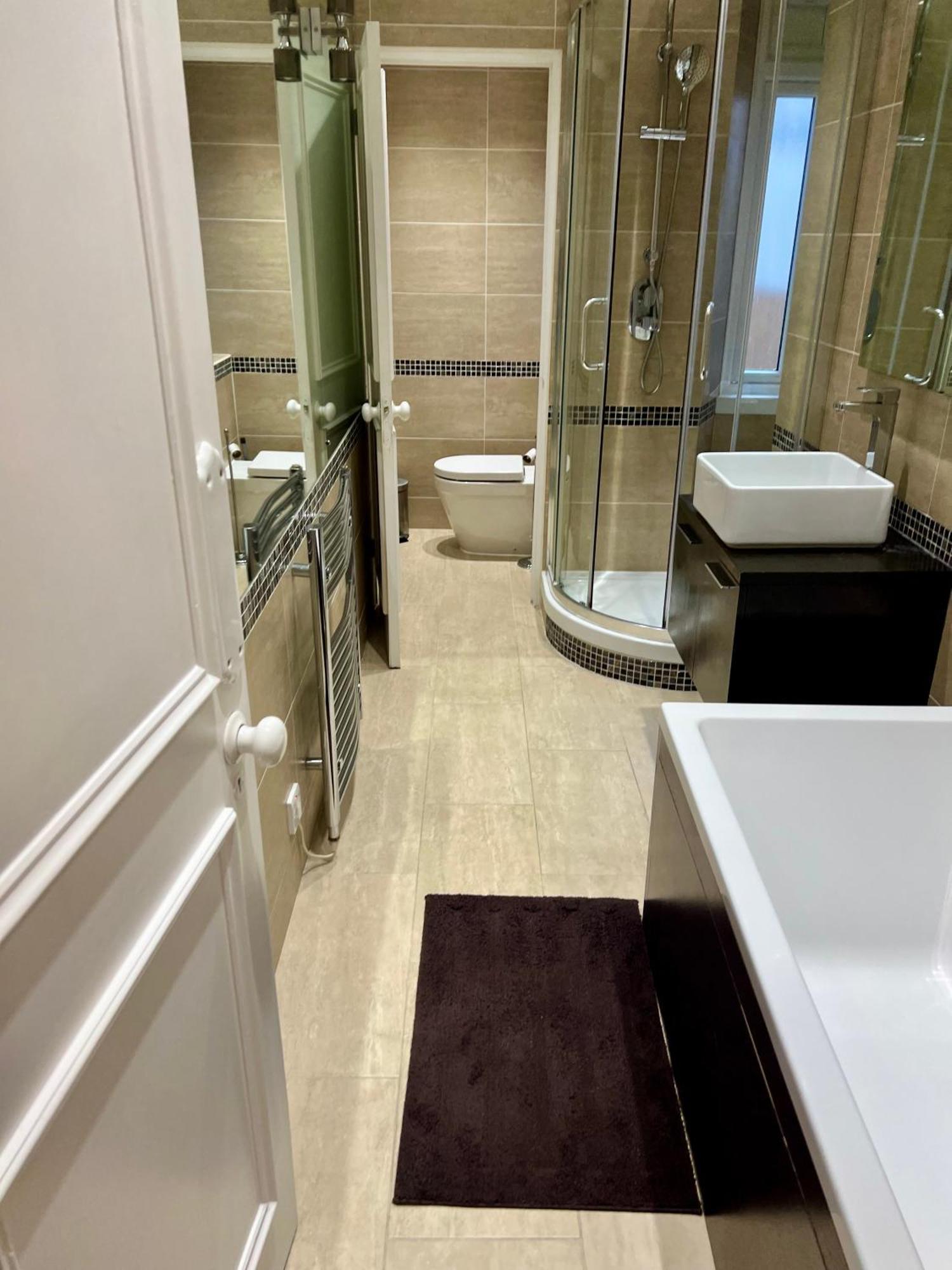 Knightsbridge One Bedroom Flat *