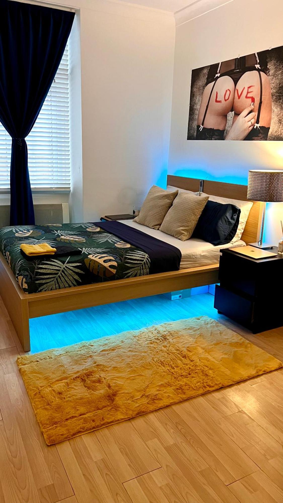 Knightsbridge One Bedroom Flat