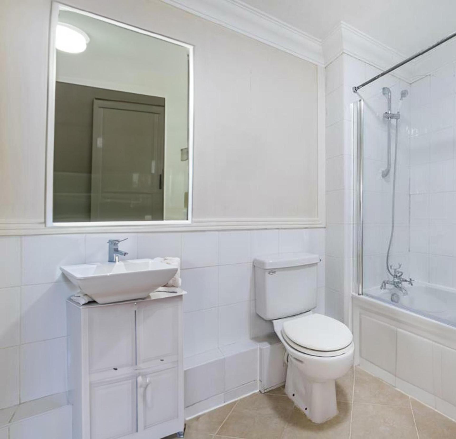 Impeccable 2-bed In Appartement