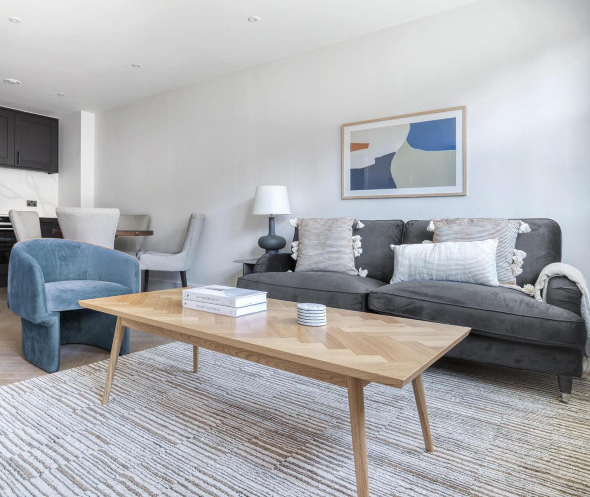 Impeccable 2-bed In Appartement *