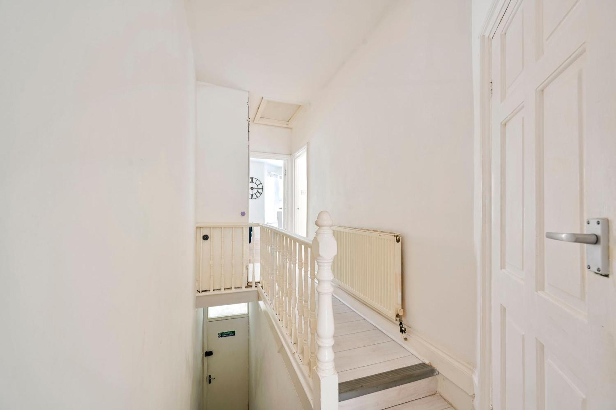 2-bed, Sleeps 8 In Leyton E10, Near Stratford Appartement *