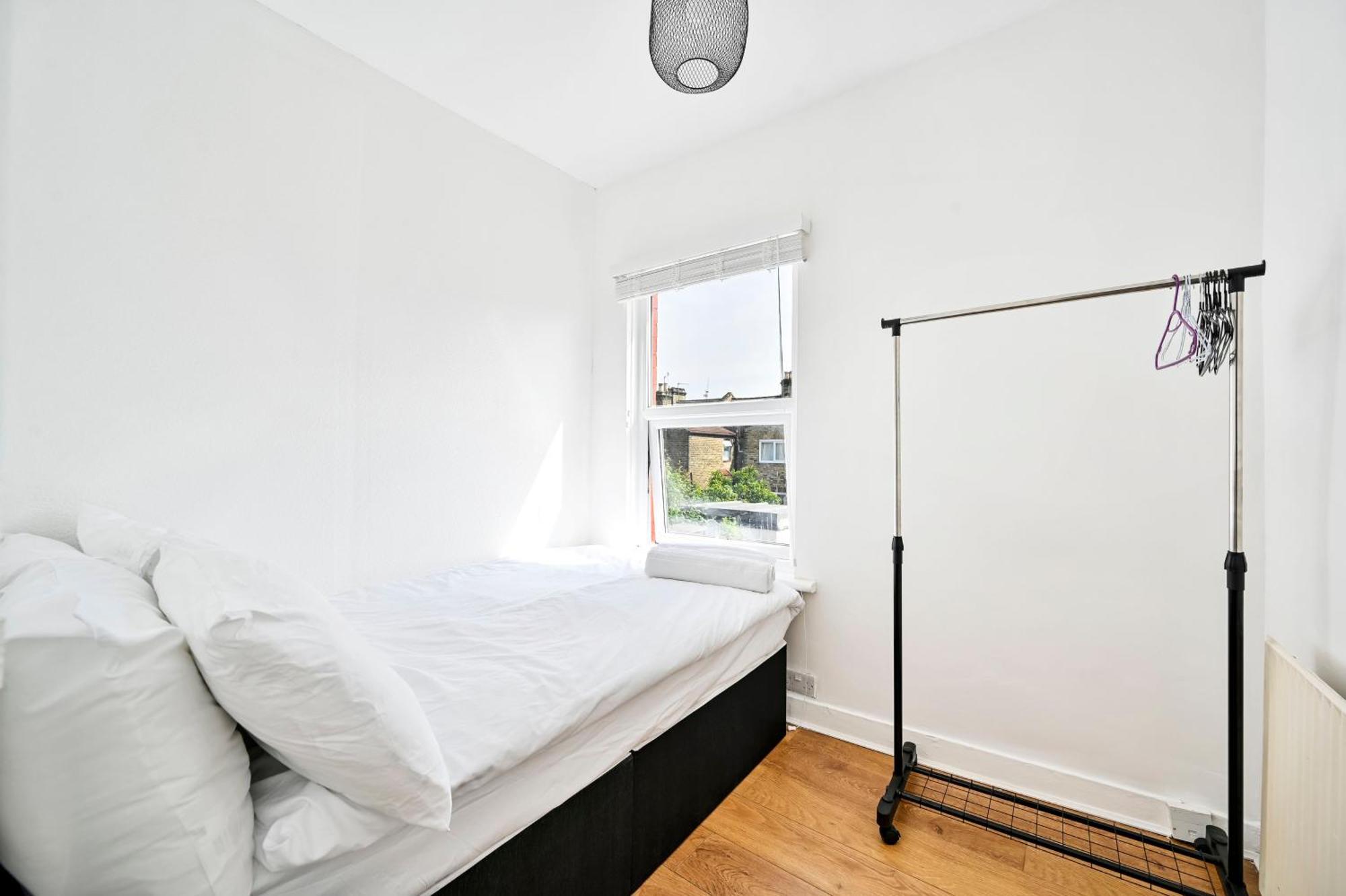 2-bed, Sleeps 8 In Leyton E10, Near Stratford Appartement *