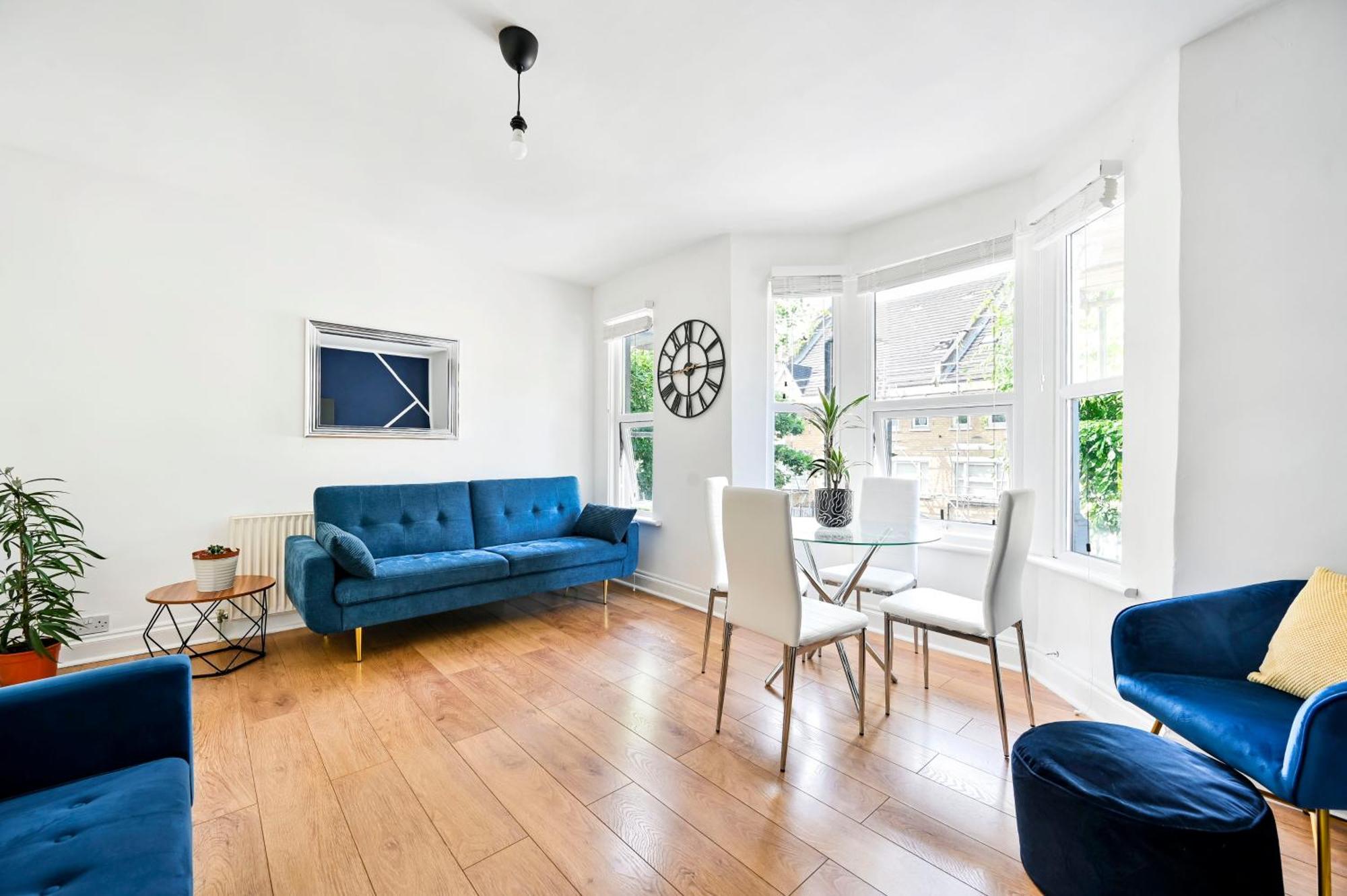 2-bed, Sleeps 8 In Leyton E10, Near Stratford *