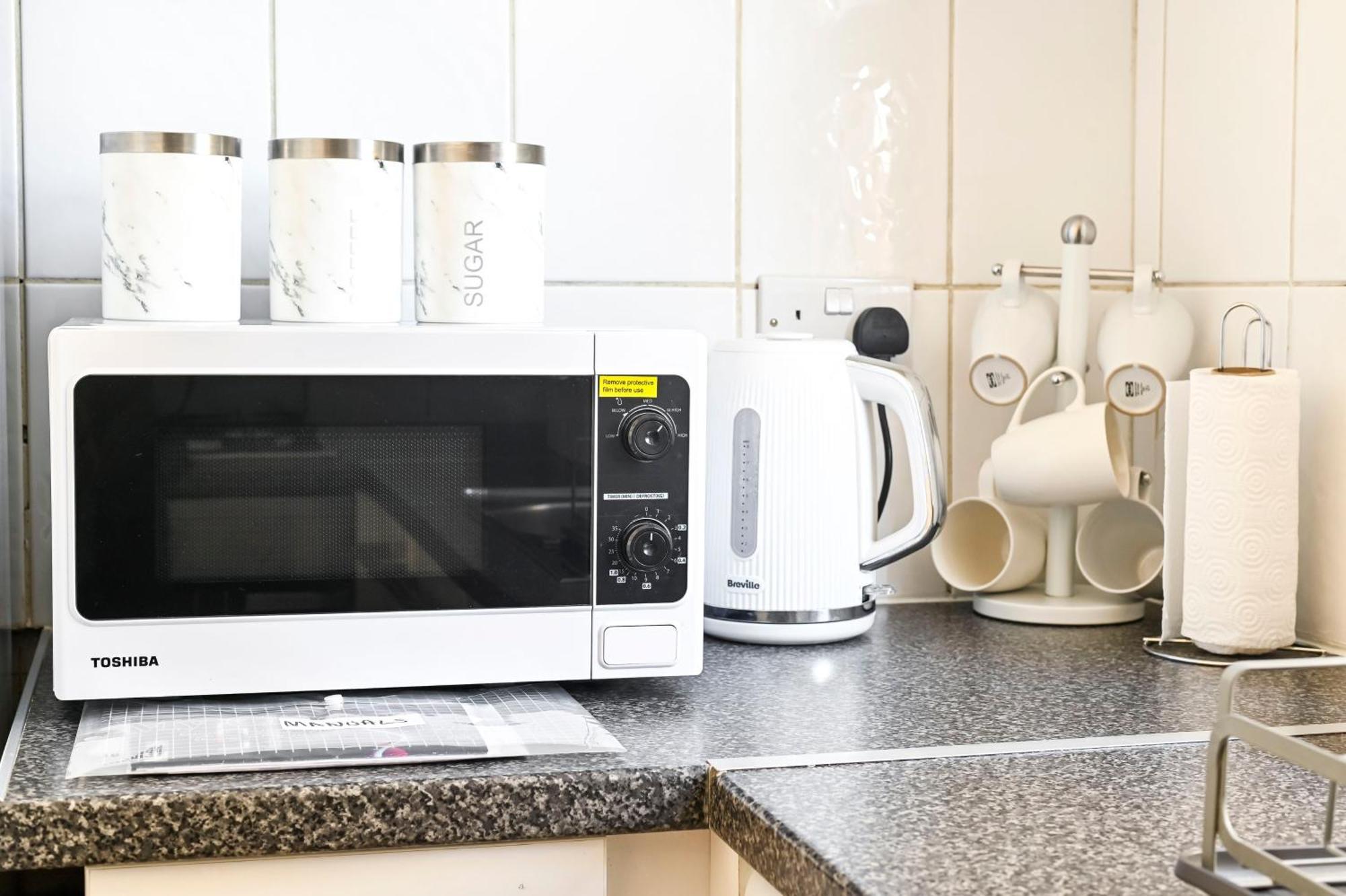 2-bed, Sleeps 8 In Leyton E10, Near Stratford Appartement