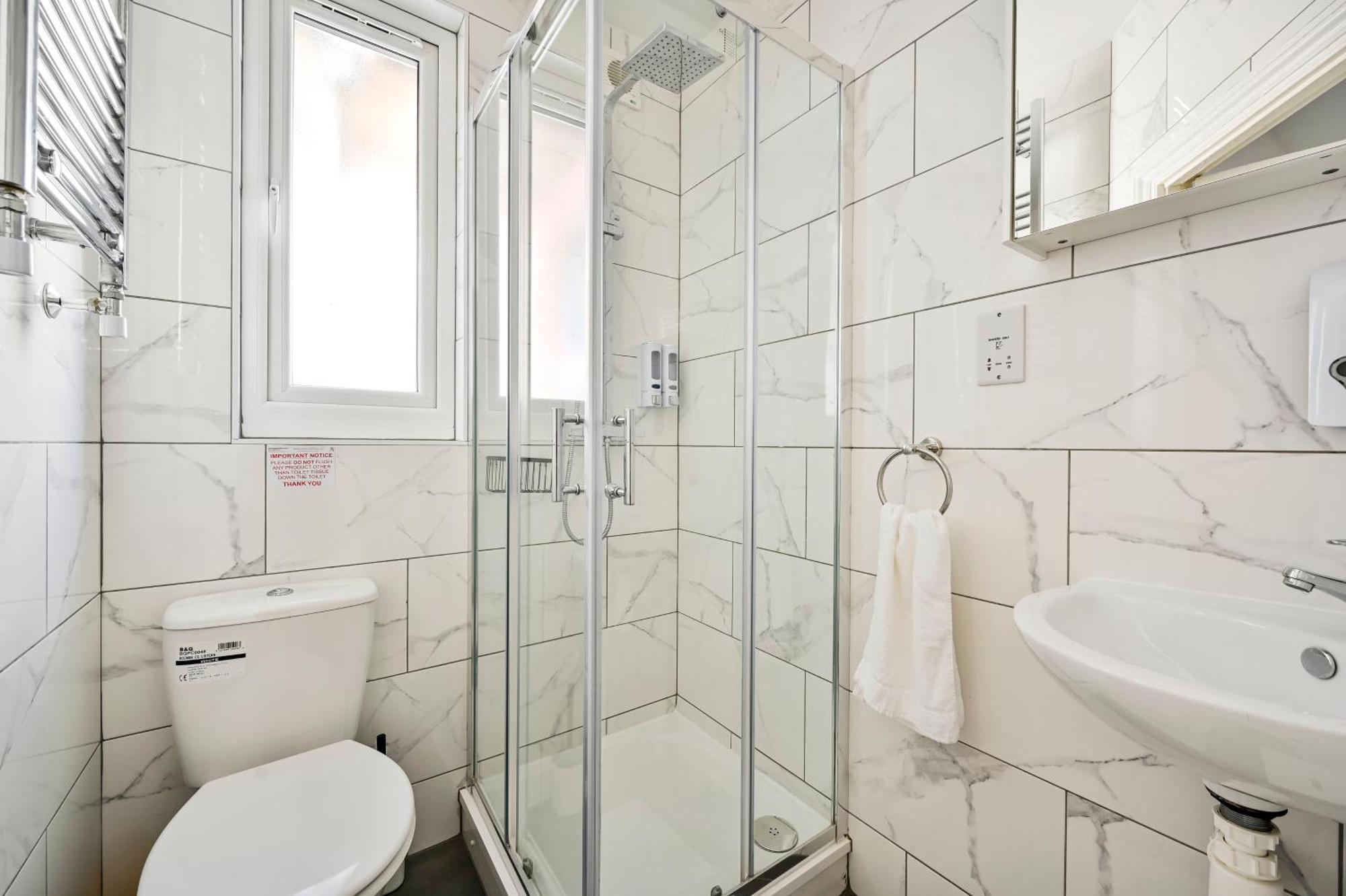 2-bed, Sleeps 8 In Leyton E10, Near Stratford Appartement Londres