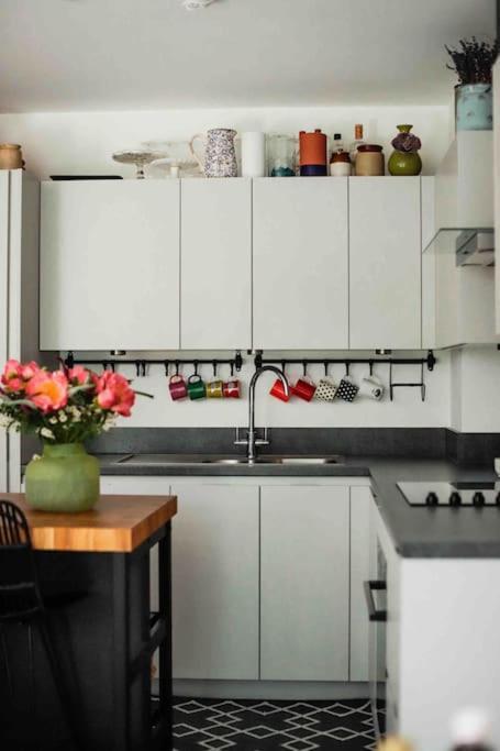 Appartement Beautiful, Quiet Flat With Patio Close To Metro *