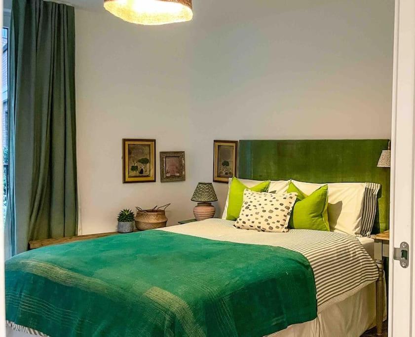 Beautiful, Quiet Flat With Patio Close To Metro Appartement Londres
