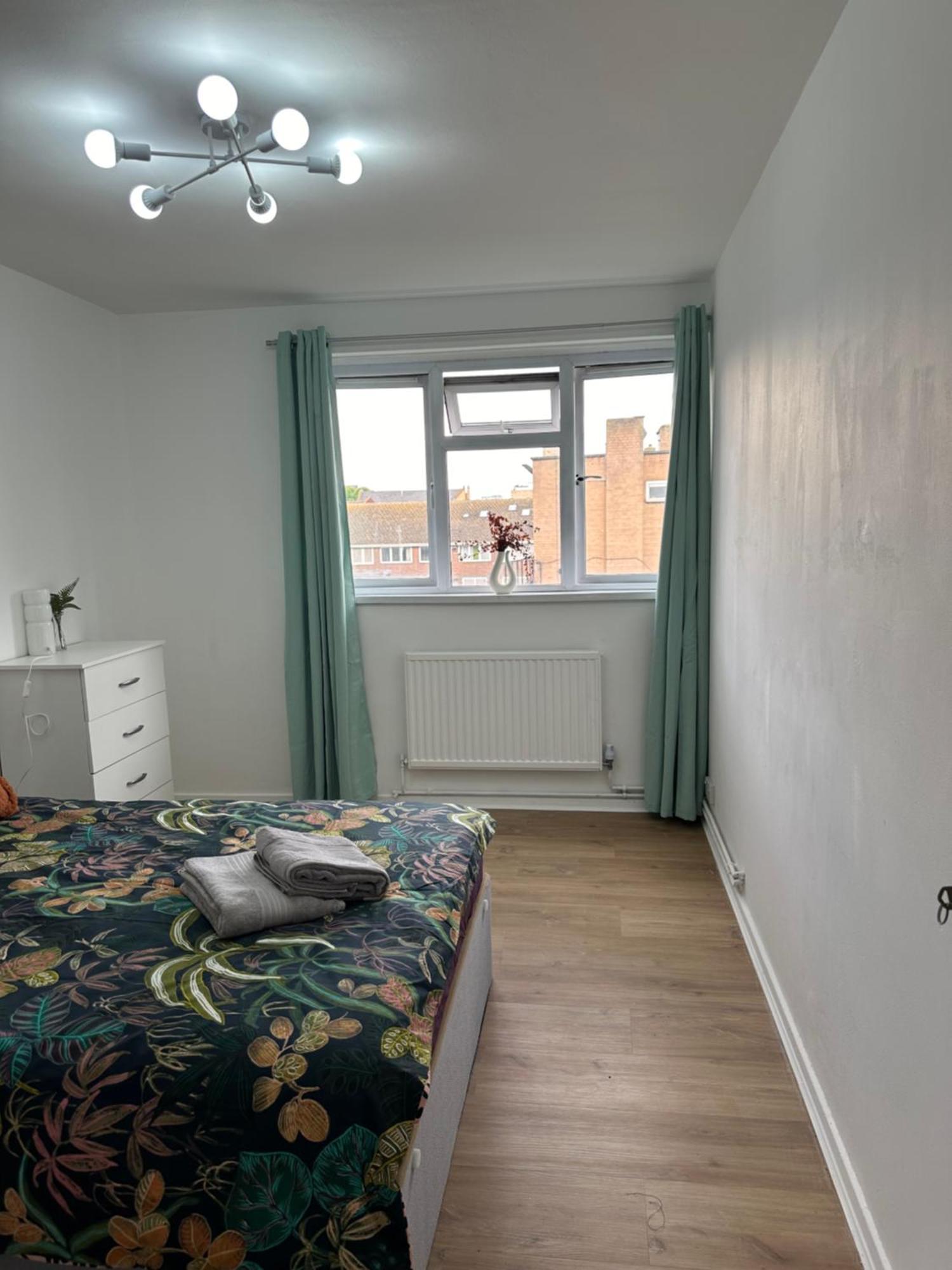 Apartment Shared In A Luxury 3 Bedroom Flat In Aldgate, E1!central