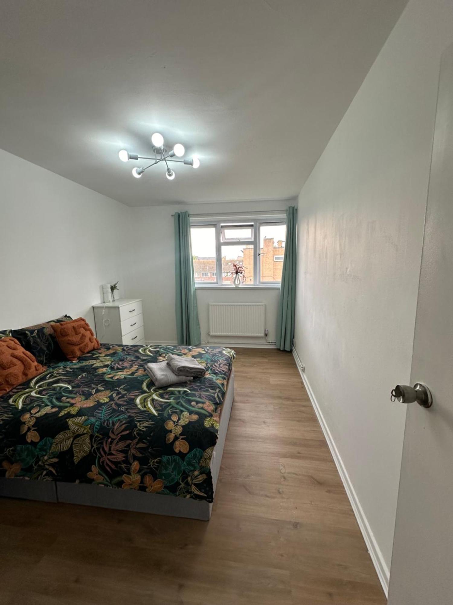 Shared In A Luxury 3 Bedroom Flat In Aldgate, E1!central Apartment *