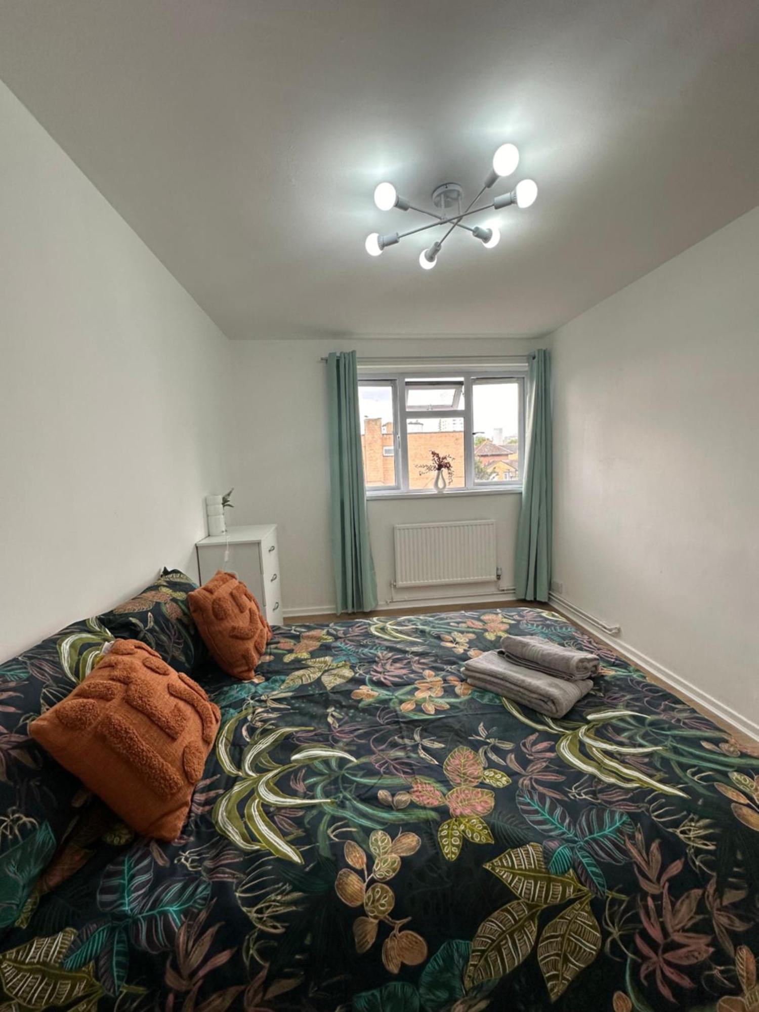 Shared In A Luxury 3 Bedroom Flat In Aldgate, E1!central Apartment London