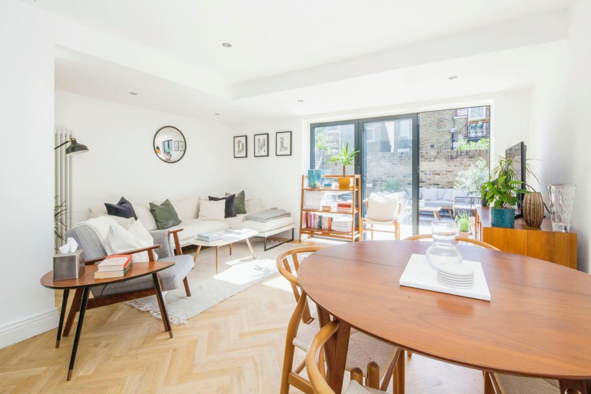 Stylish 2br Flat With Amazing Patio *