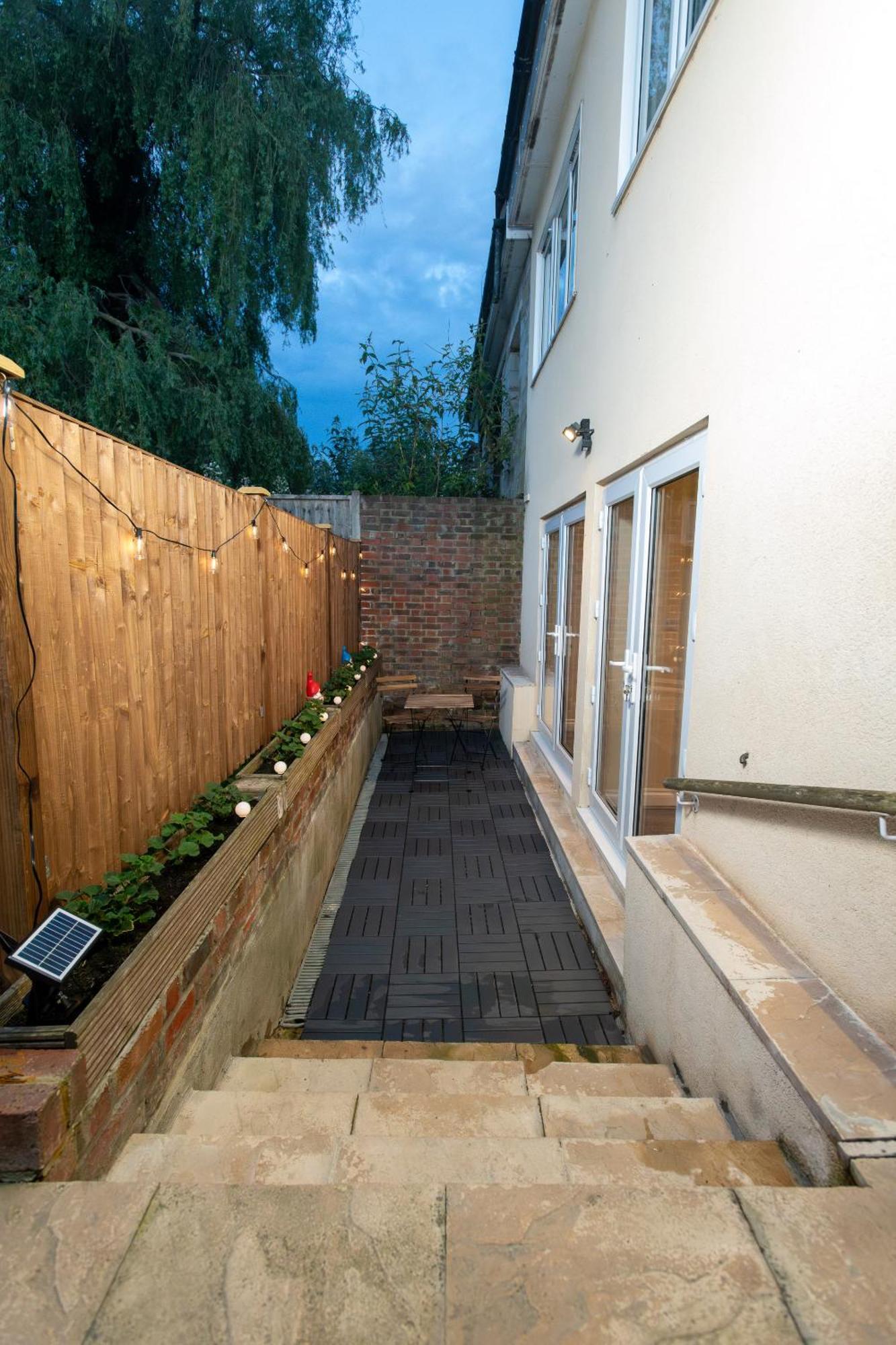 Apartamento Cosy 1 Bedroom Basement With Private Patio Area Londres