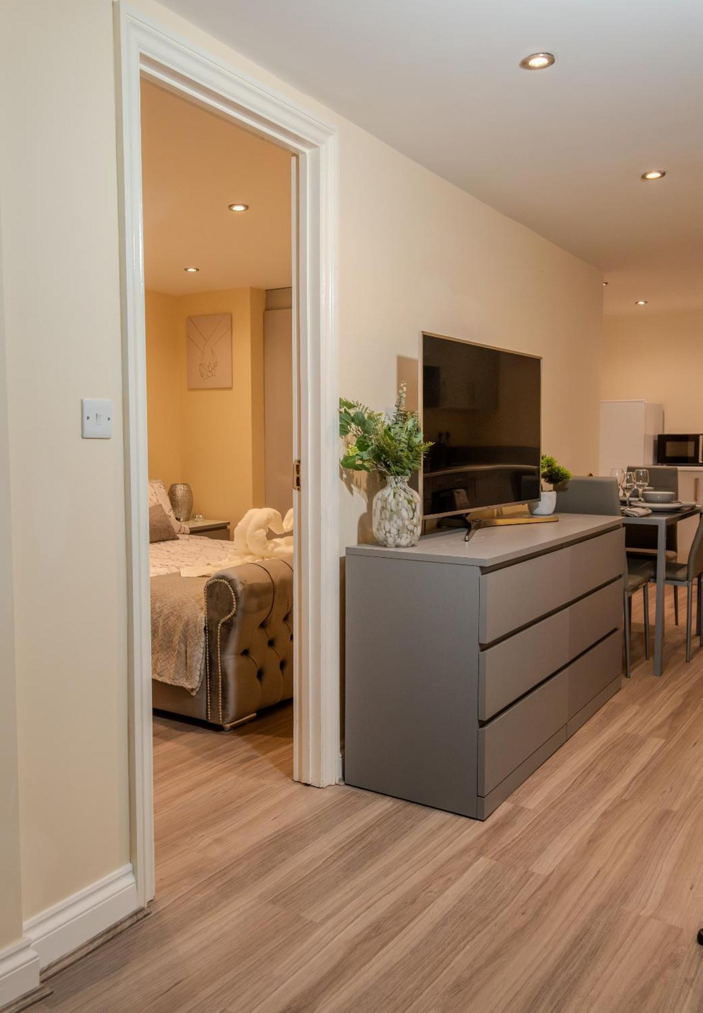 Cosy 1 Bedroom Basement With Private Patio Area Londres