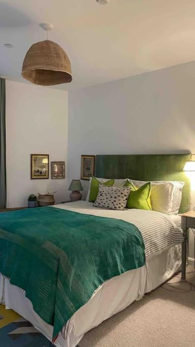 Beautiful, Quiet Flat With Patio Close To Metro Appartement Londres