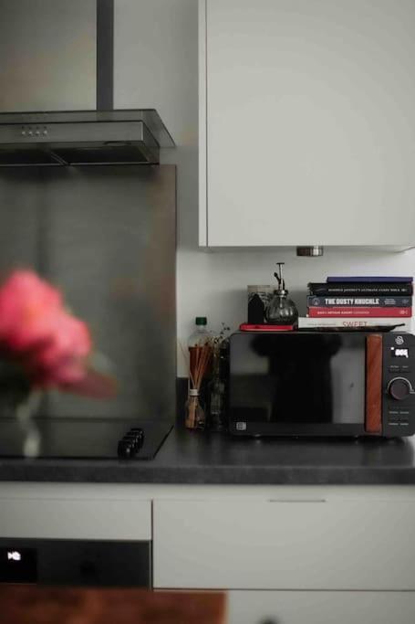 Beautiful, Quiet Flat With Patio Close To Metro Londres