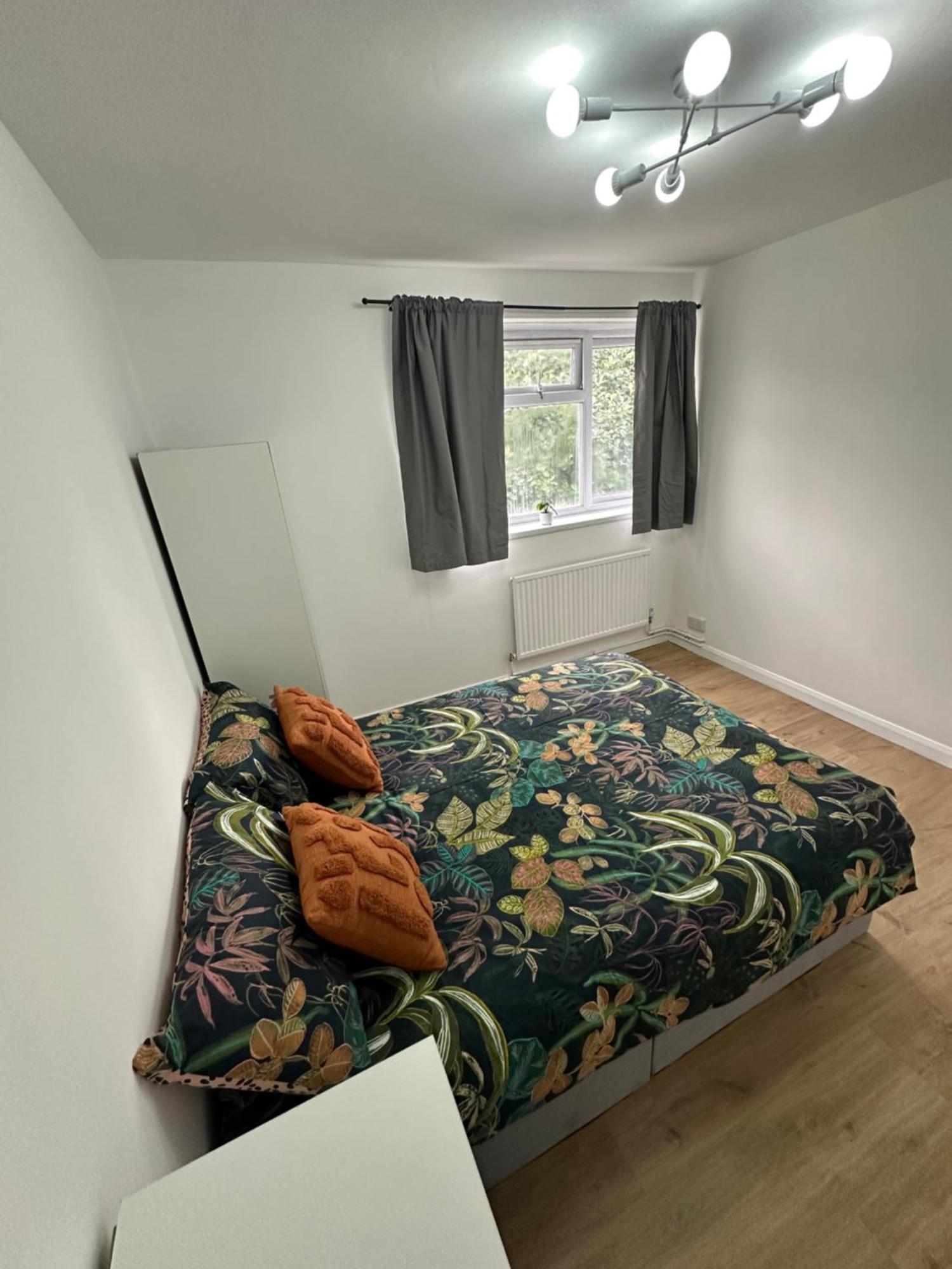 Shared In A Luxury 3 Bedroom Flat In Aldgate, E1!central Apartment London
