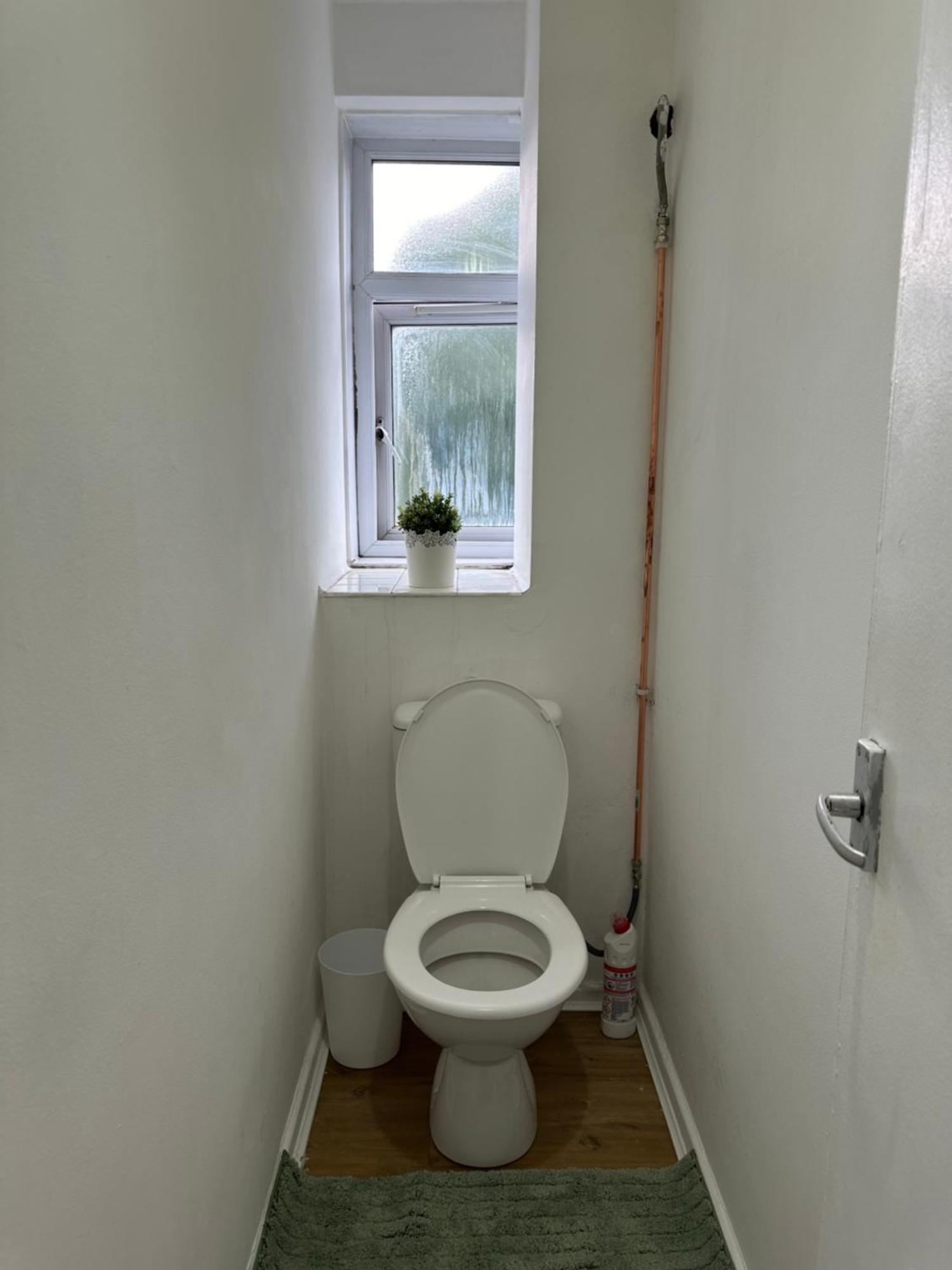 Apartment Shared In A Luxury 3 Bedroom Flat In Aldgate, E1!central *
